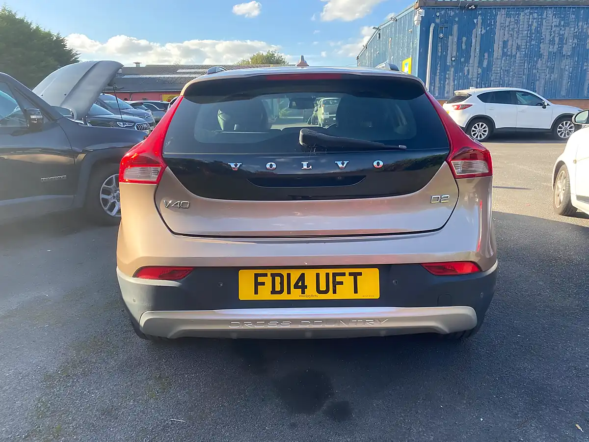 Used 2014 Volvo V40 Cross Country Lux Nav Bronze - Interior and Exterior details 3