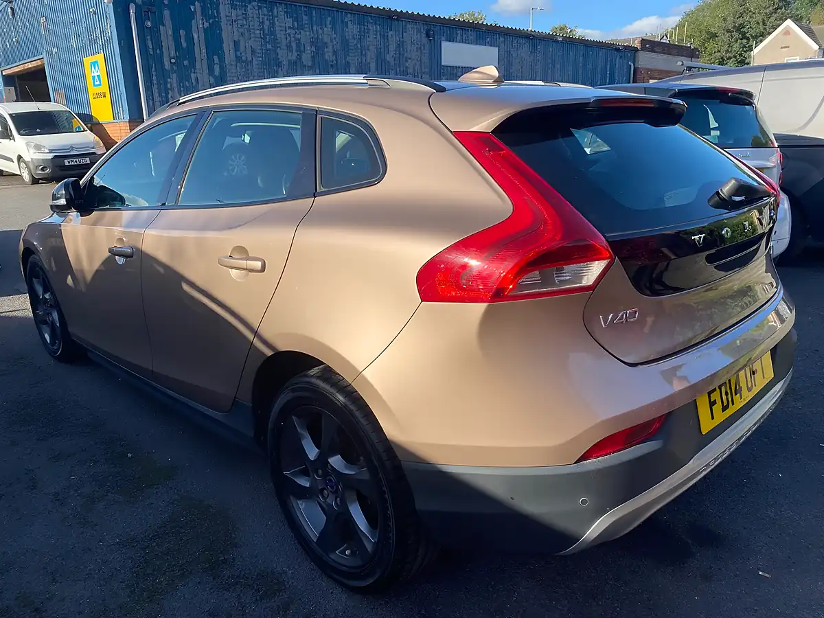 Used 2014 Volvo V40 Cross Country Lux Nav Bronze - Interior and Exterior details 4