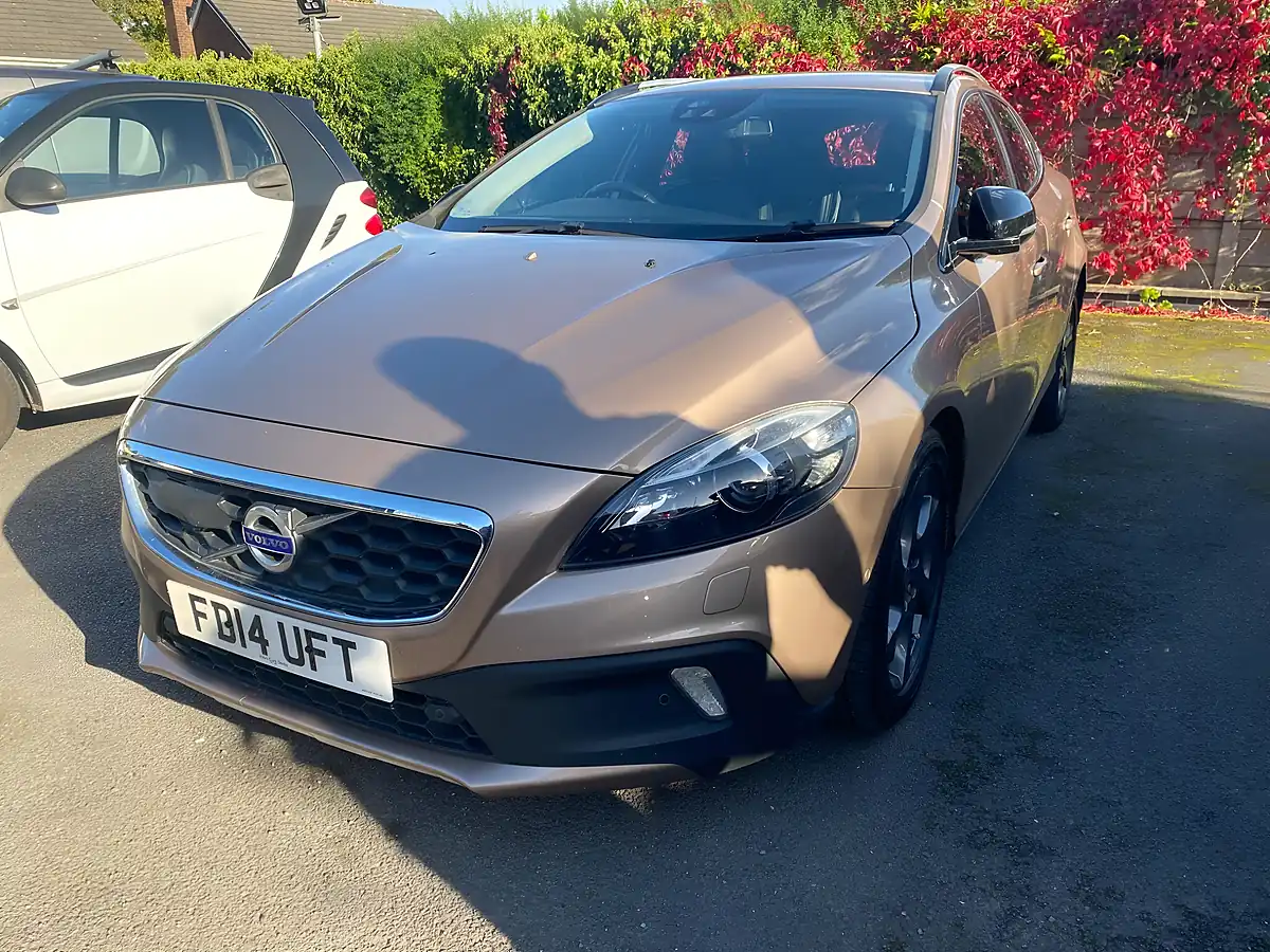 Used 2014 Volvo V40 Cross Country Lux Nav Bronze - Interior and Exterior details 5