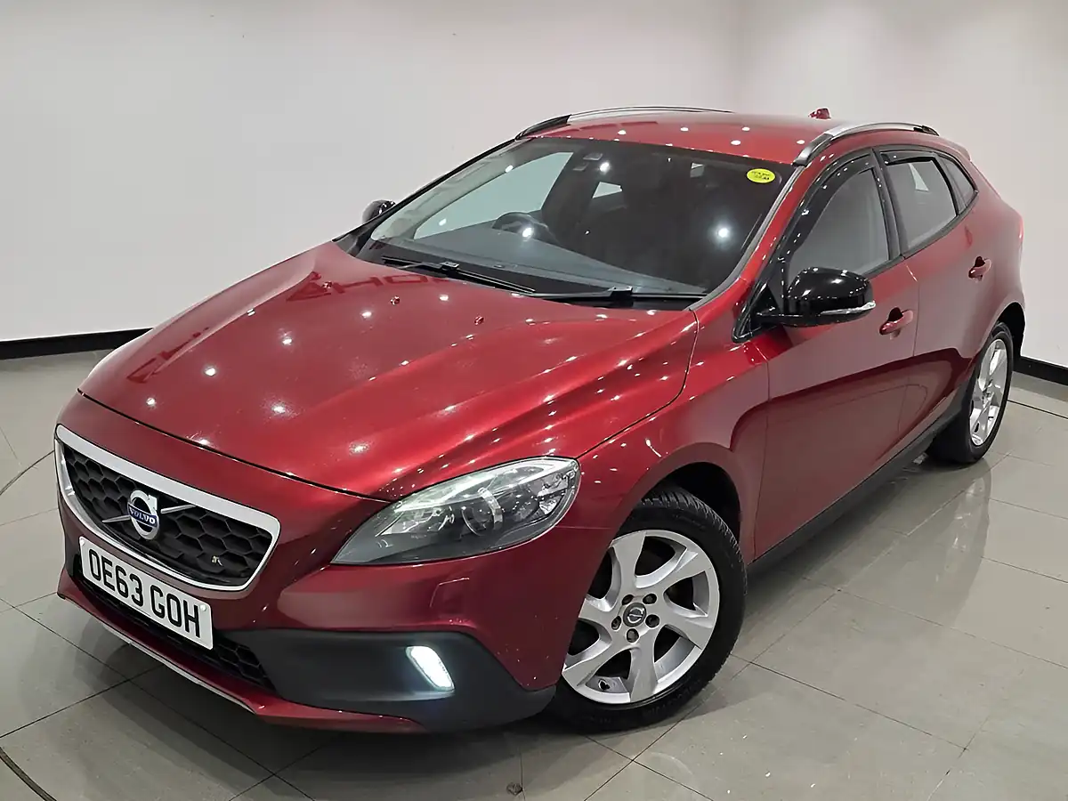 Used 2014 Volvo V40 Cross Country Lux Red - Interior and Exterior details 14