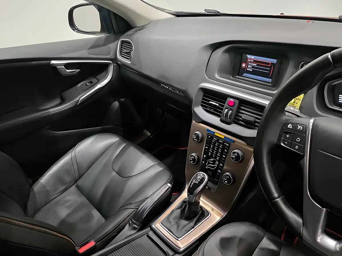 Used 2014 Volvo V40 Cross Country Lux Red - Interior and Exterior details 16