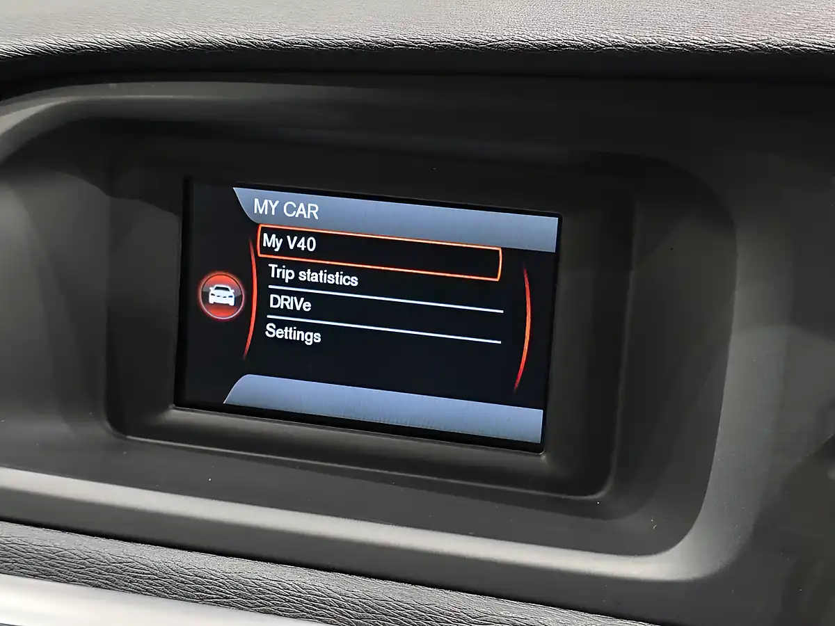 Used 2014 Volvo V40 Cross Country Lux Red - Interior and Exterior details 18