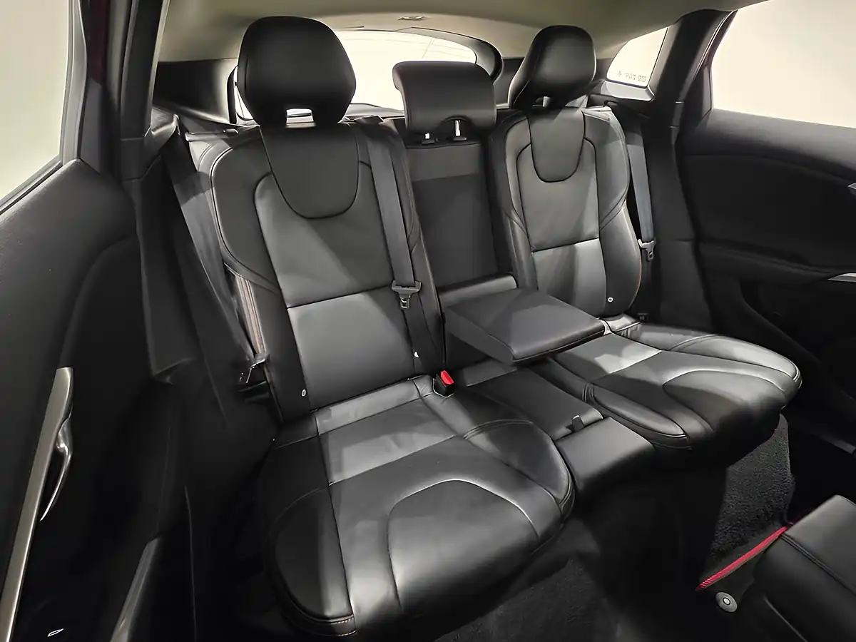 Used 2014 Volvo V40 Cross Country Lux Red - Interior and Exterior details 5