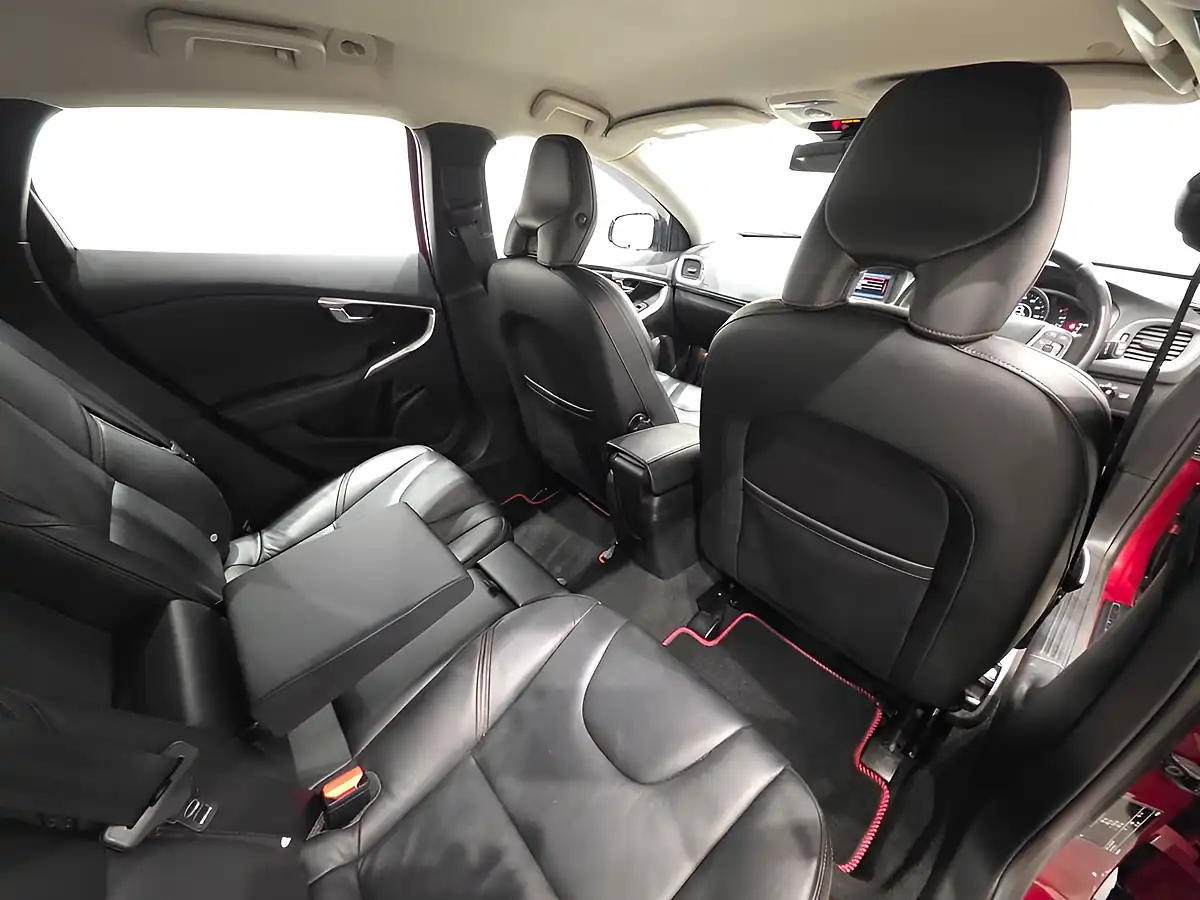 Used 2014 Volvo V40 Cross Country Lux Red - Interior and Exterior details 7
