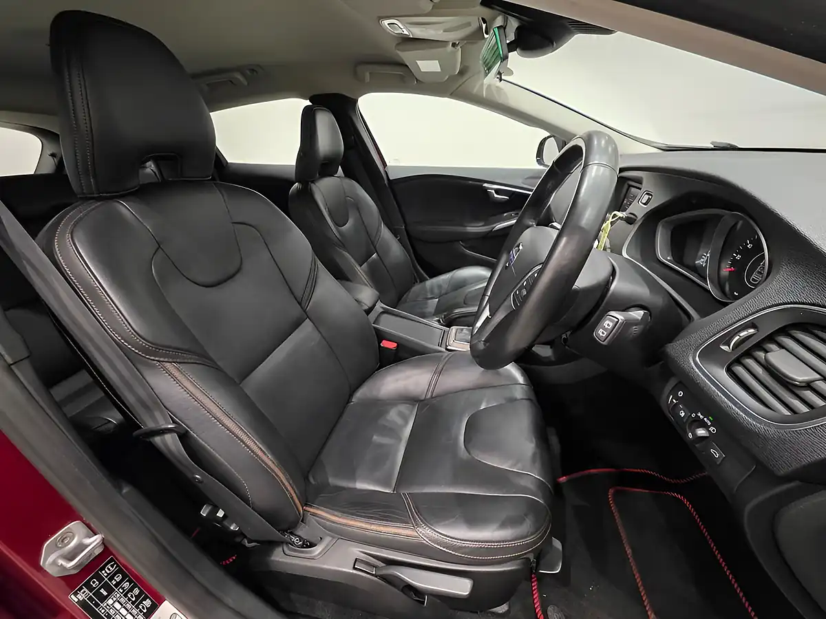 Used 2014 Volvo V40 Cross Country Lux Red - Interior and Exterior details 8