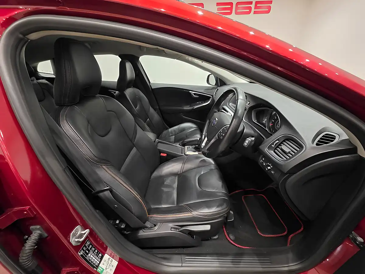 Used 2014 Volvo V40 Cross Country Lux Red - Interior and Exterior details 9