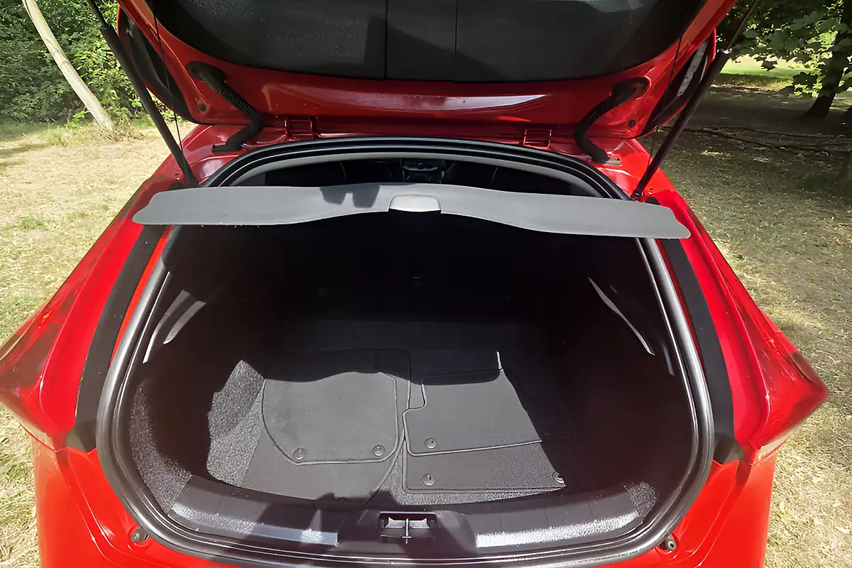 Used 2014 Volvo V40 Cross Country Lux Red - Interior and Exterior details 10