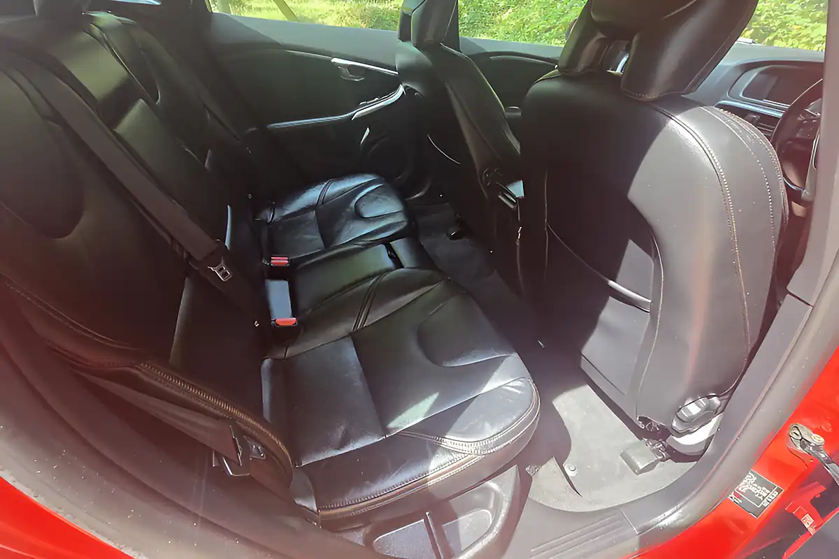 Used 2014 Volvo V40 Cross Country Lux Red - Interior and Exterior details 11