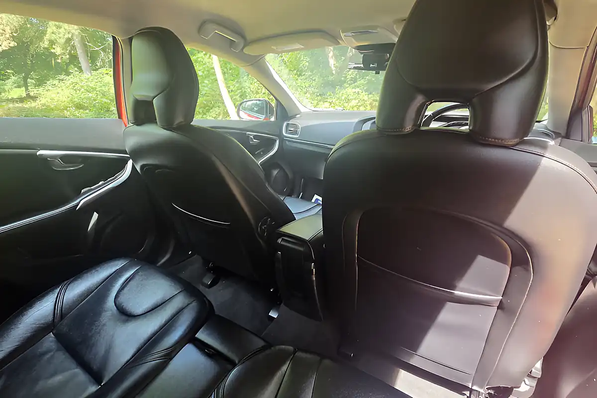 Used 2014 Volvo V40 Cross Country Lux Red - Interior and Exterior details 12