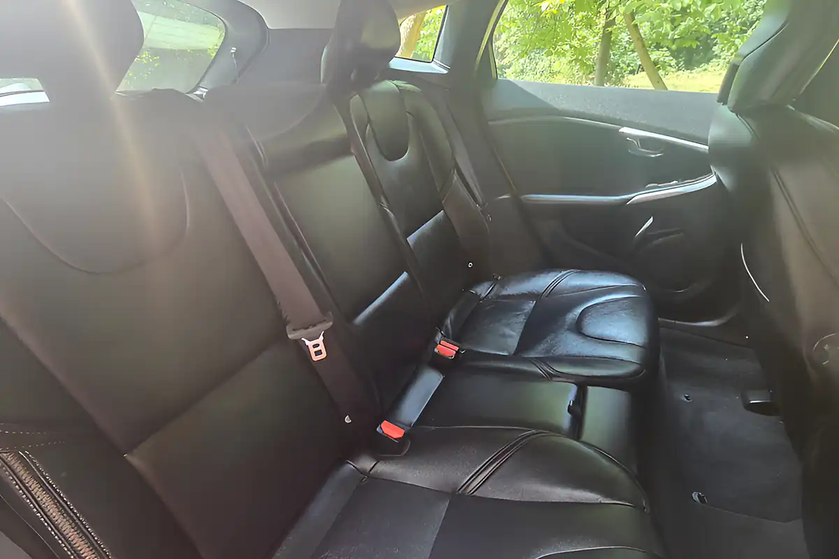 Used 2014 Volvo V40 Cross Country Lux Red - Interior and Exterior details 13