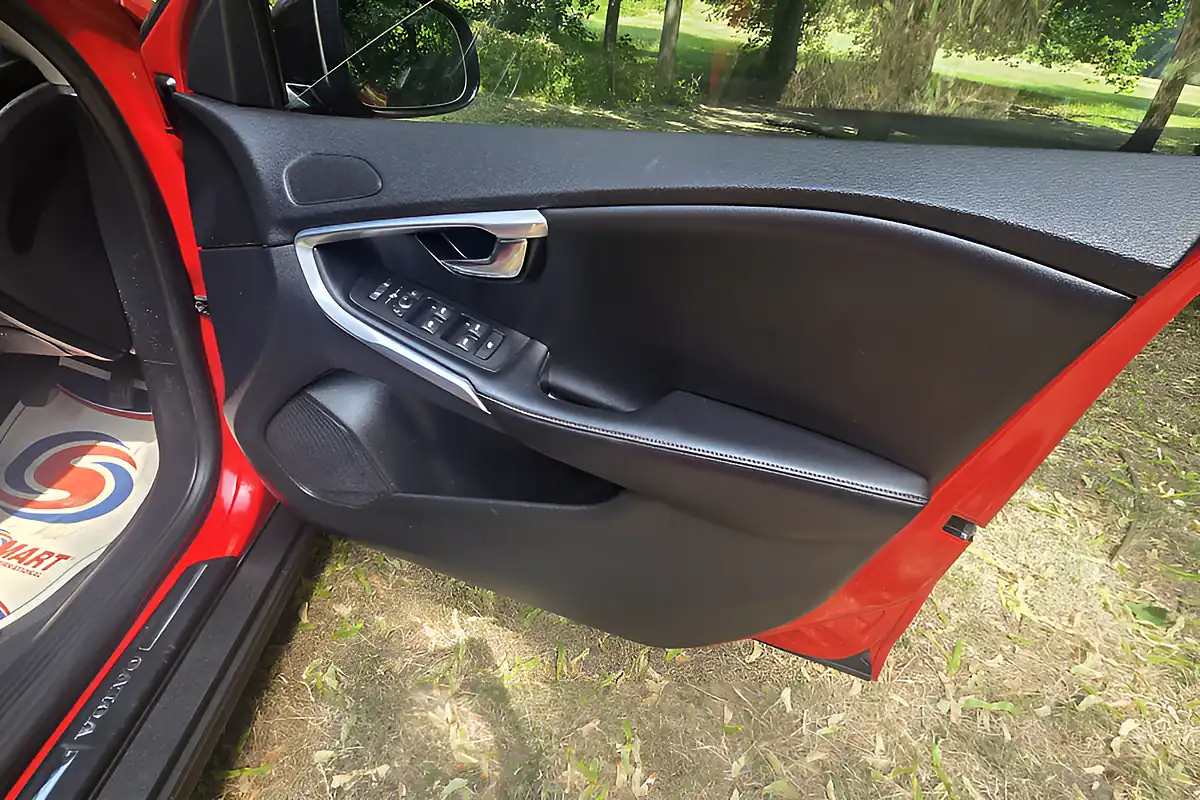 Used 2014 Volvo V40 Cross Country Lux Red - Interior and Exterior details 14