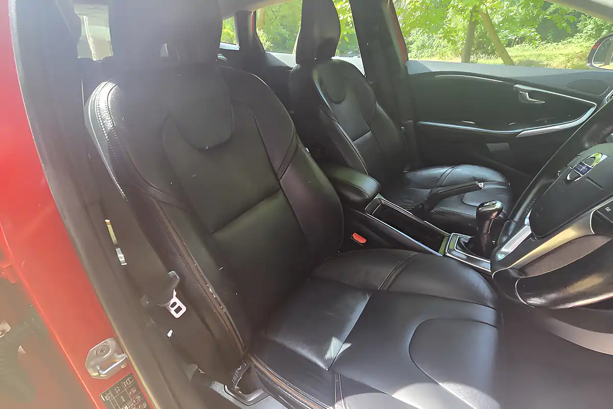 Used 2014 Volvo V40 Cross Country Lux Red - Interior and Exterior details 15