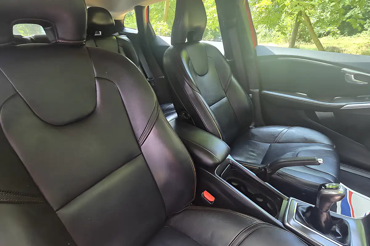 Used 2014 Volvo V40 Cross Country Lux Red - Interior and Exterior details 18
