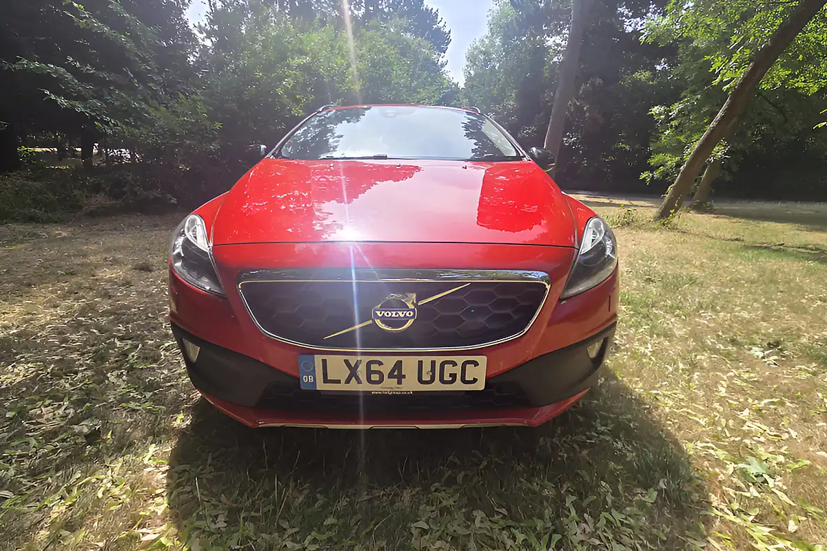 Used 2014 Volvo V40 Cross Country Lux Red - Interior and Exterior details 3