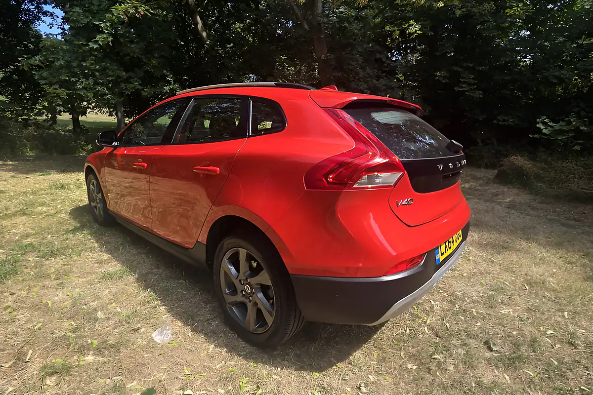 Used 2014 Volvo V40 Cross Country Lux Red - Interior and Exterior details 5