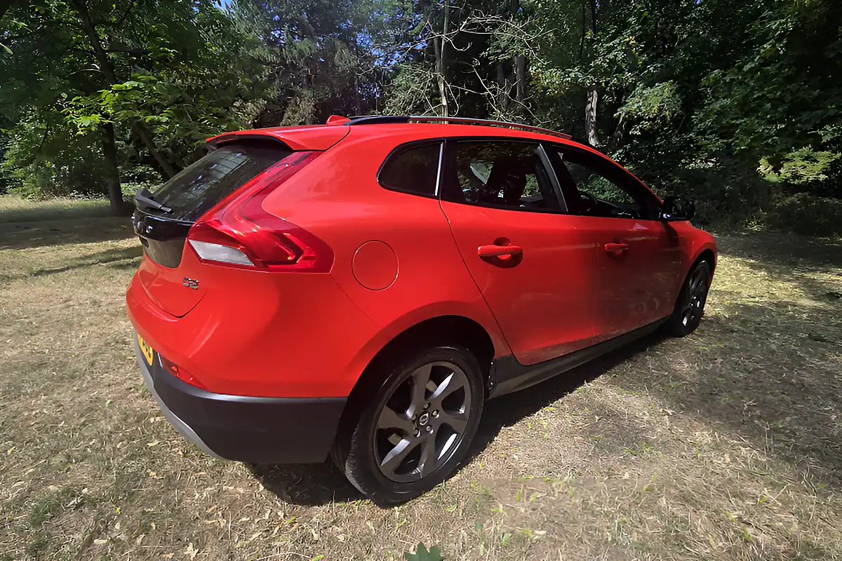 Used 2014 Volvo V40 Cross Country Lux Red - Interior and Exterior details 7