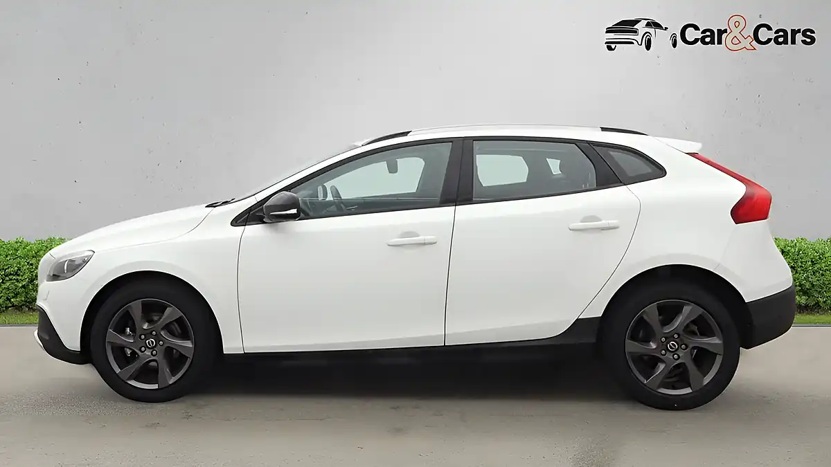 Used 2014 Volvo V40 Cross Country Lux White - Interior and Exterior details 10
