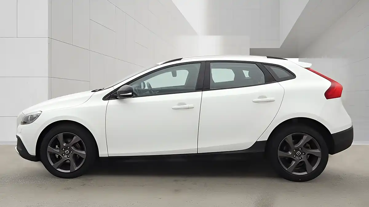 Used 2014 Volvo V40 Cross Country Lux White - Interior and Exterior details 17