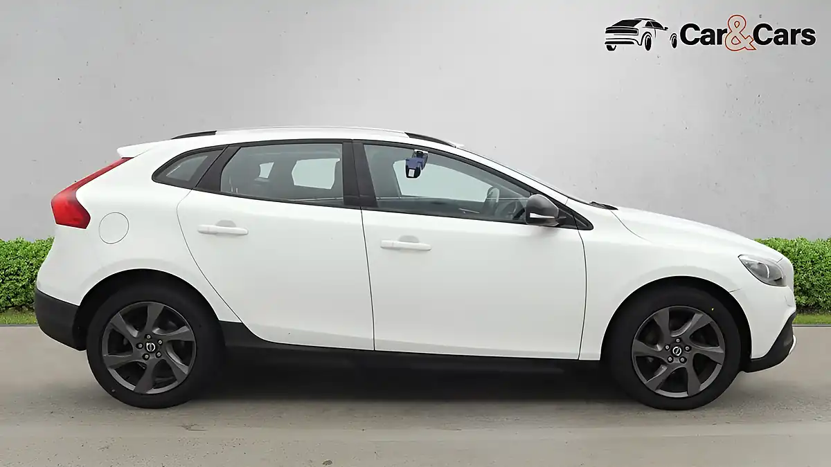 Used 2014 Volvo V40 Cross Country Lux White - Interior and Exterior details 5