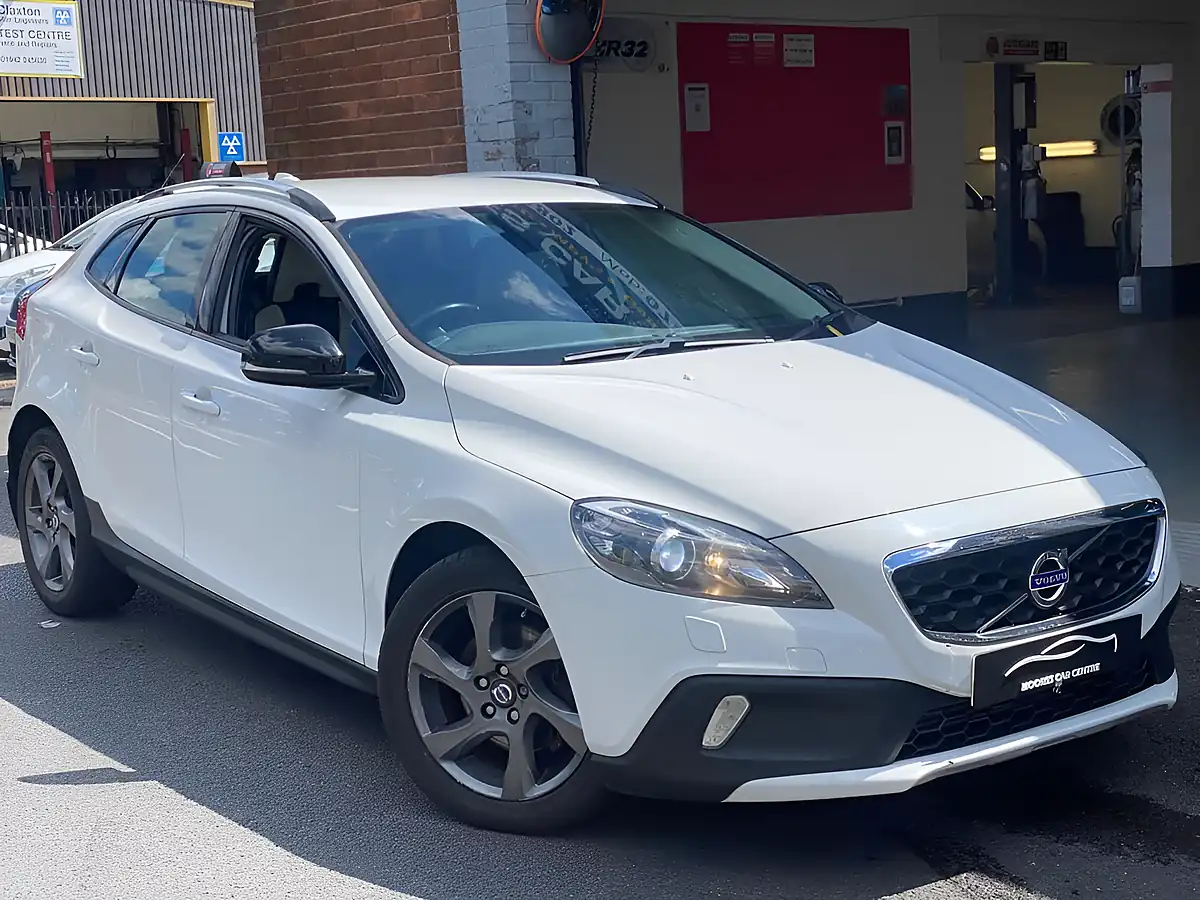 Used 2014 Volvo V40 Cross Country Lux White - Front View