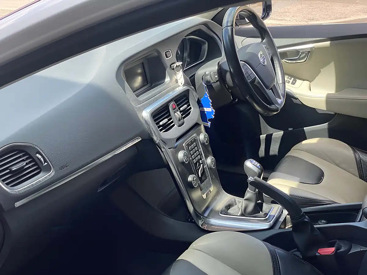 Used 2014 Volvo V40 Cross Country Lux White - Interior and Exterior details 10