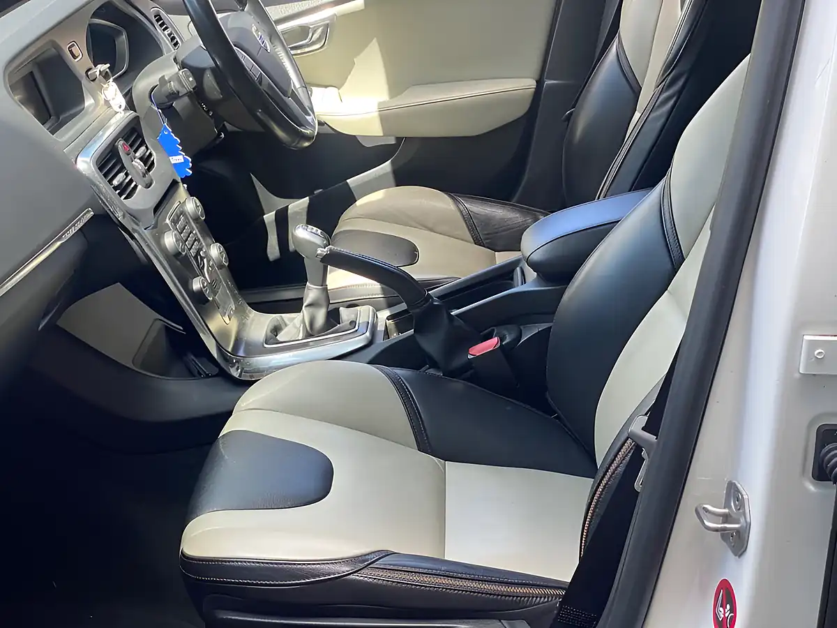 Used 2014 Volvo V40 Cross Country Lux White - Interior and Exterior details 12