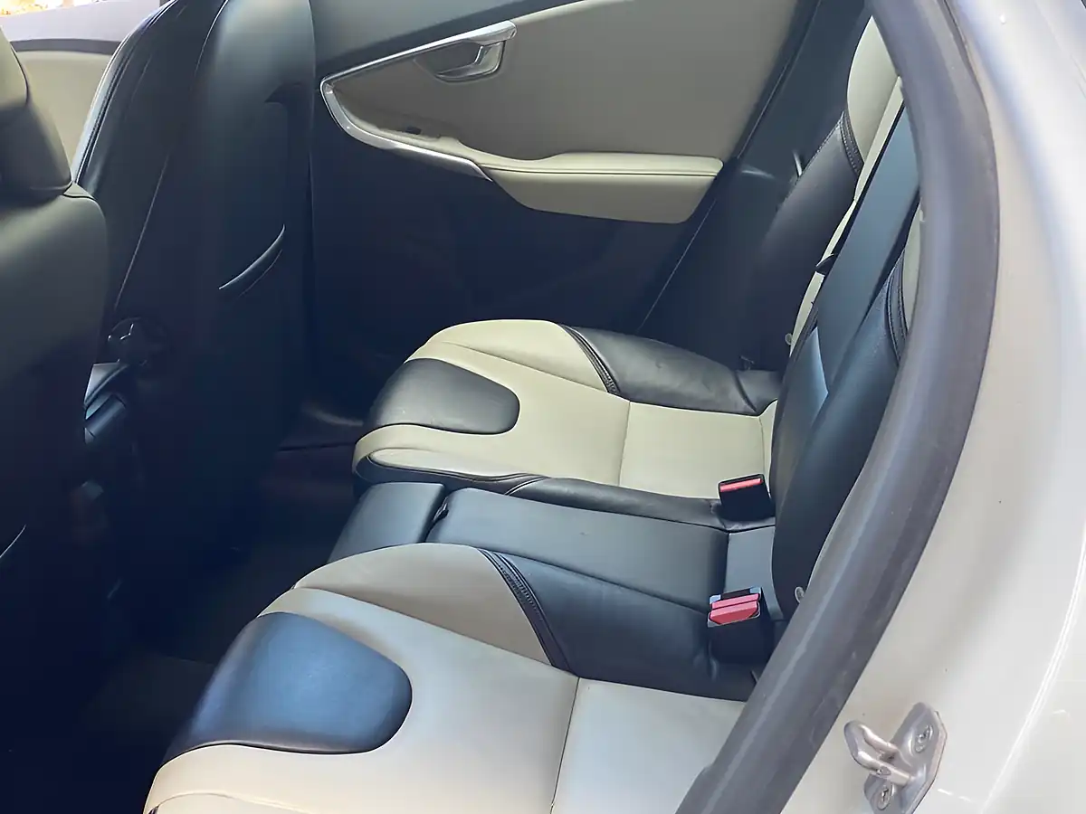 Used 2014 Volvo V40 Cross Country Lux White - Interior and Exterior details 13
