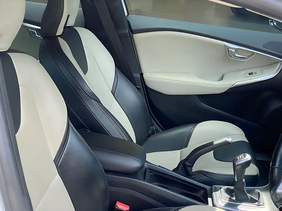 Used 2014 Volvo V40 Cross Country Lux White - Interior and Exterior details 14