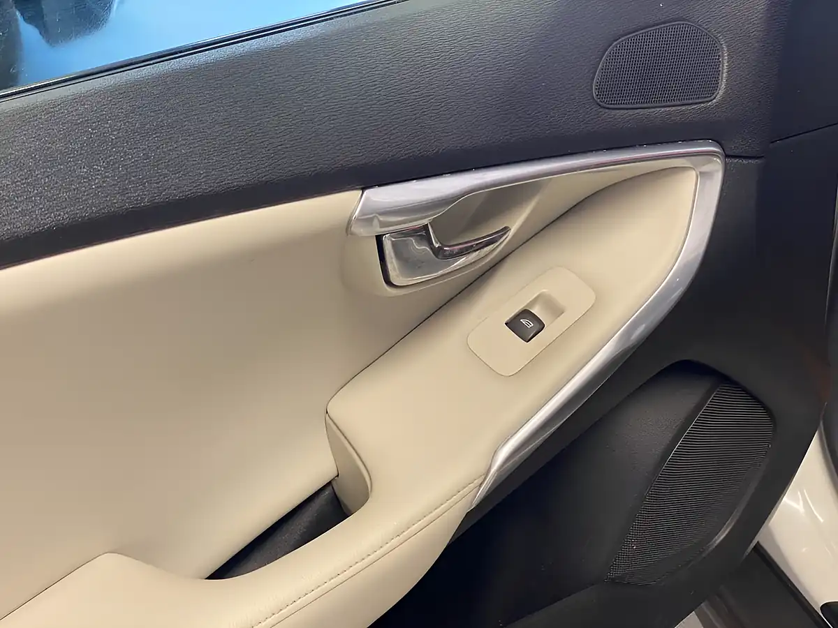 Used 2014 Volvo V40 Cross Country Lux White - Interior and Exterior details 15