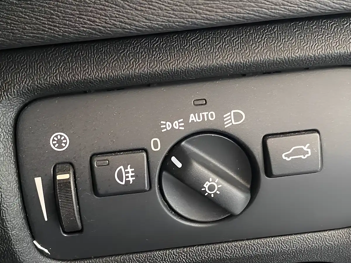 Used 2014 Volvo V40 Cross Country Lux White - Interior and Exterior details 16