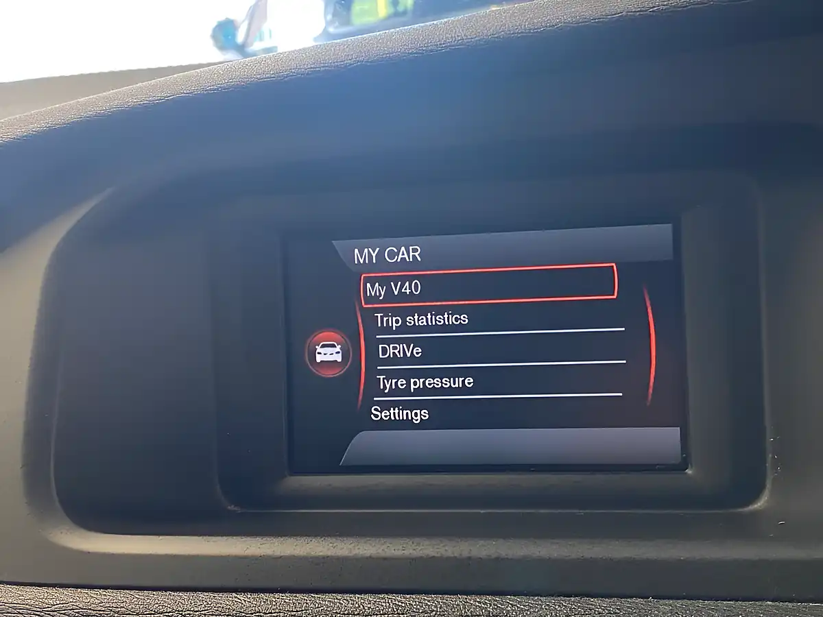 Used 2014 Volvo V40 Cross Country Lux White - Interior and Exterior details 20