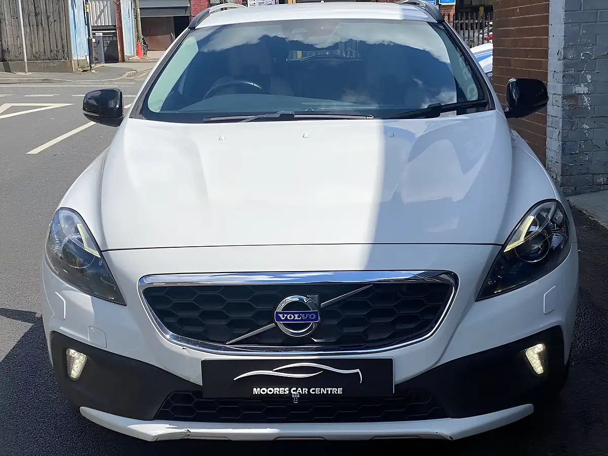 Used 2014 Volvo V40 Cross Country Lux White - Interior and Exterior details 3