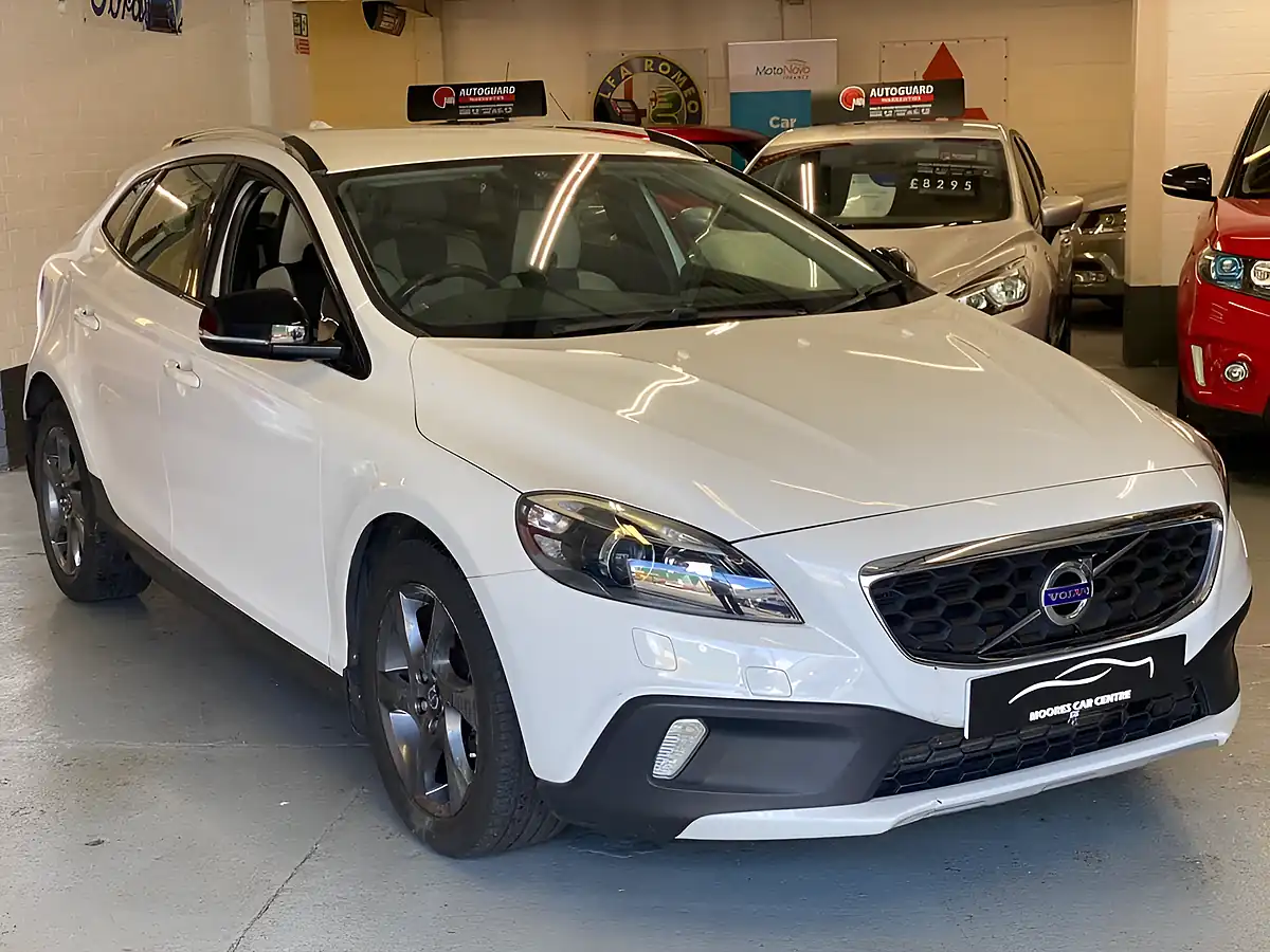 Used 2014 Volvo V40 Cross Country Lux White - Interior and Exterior details 5