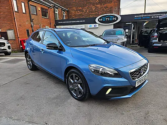 2014 Volvo V40 Cross Country Luxury D2