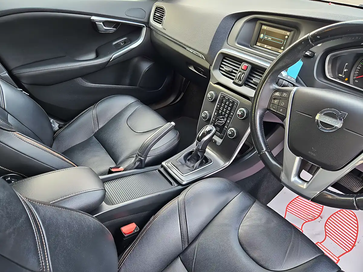 Used 2014 Volvo V40 Cross Country Luxury Power Blue - Interior and Exterior details 11