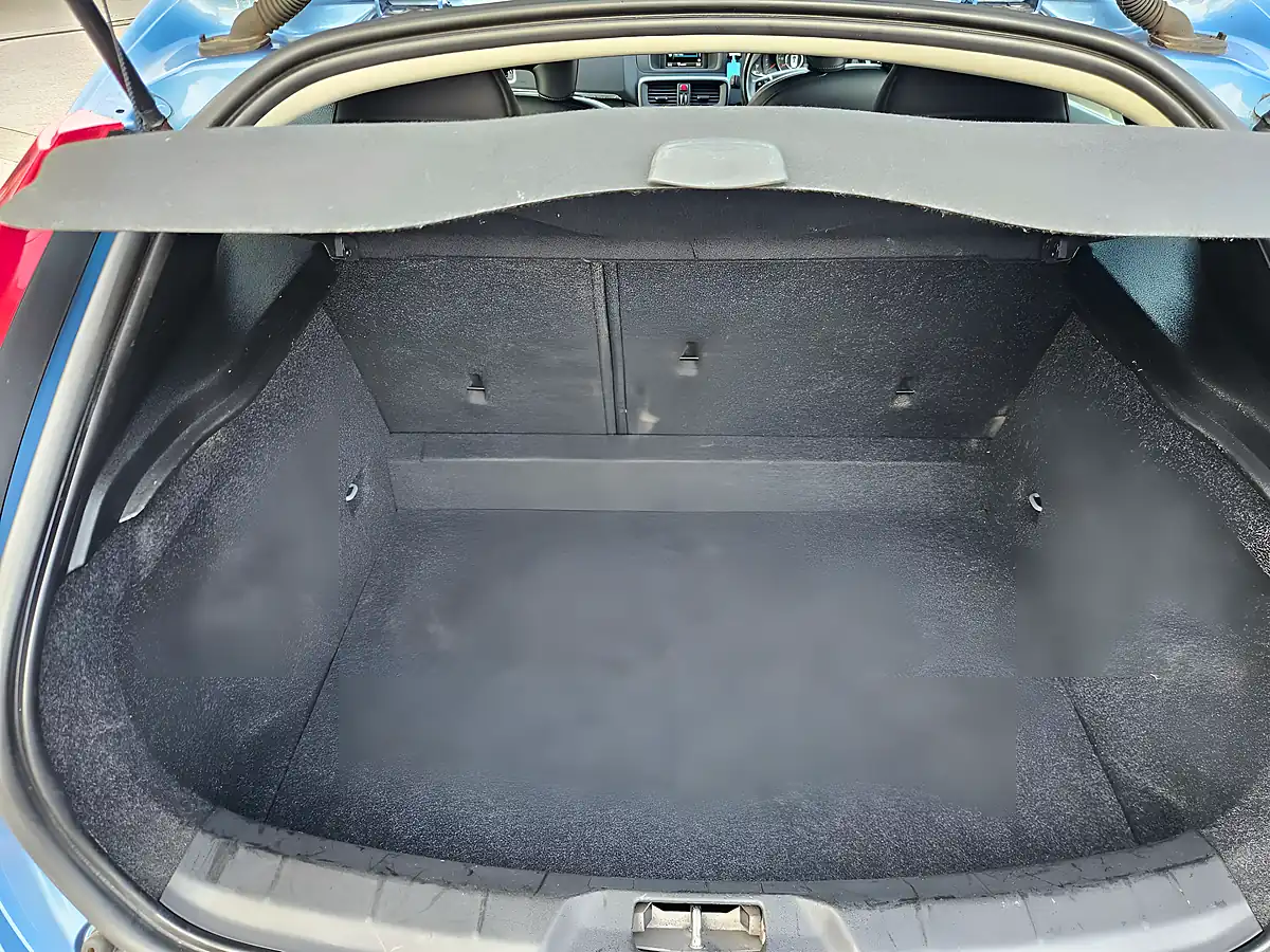 Used 2014 Volvo V40 Cross Country Luxury Power Blue - Interior and Exterior details 13