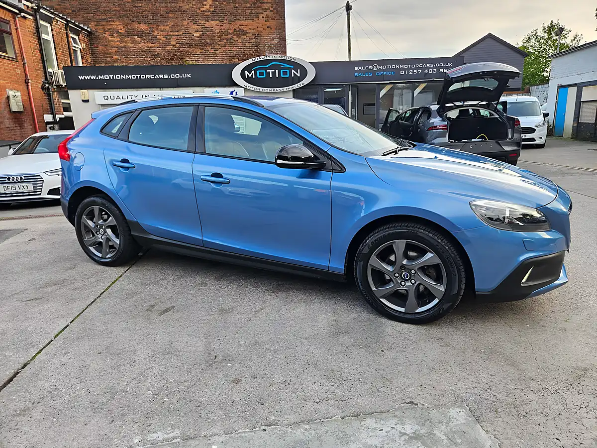 Used 2014 Volvo V40 Cross Country Luxury Power Blue - Interior and Exterior details 14
