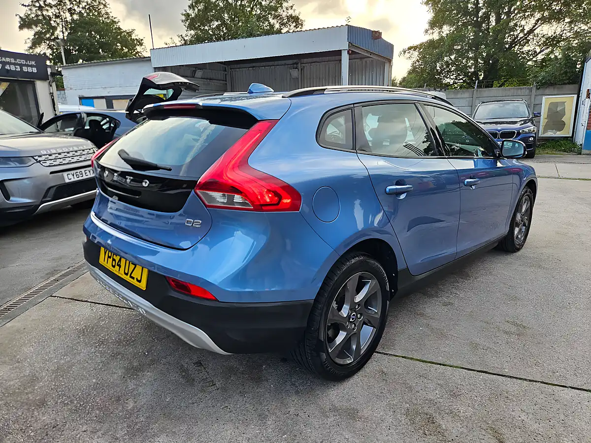 Used 2014 Volvo V40 Cross Country Luxury Power Blue - Interior and Exterior details 2