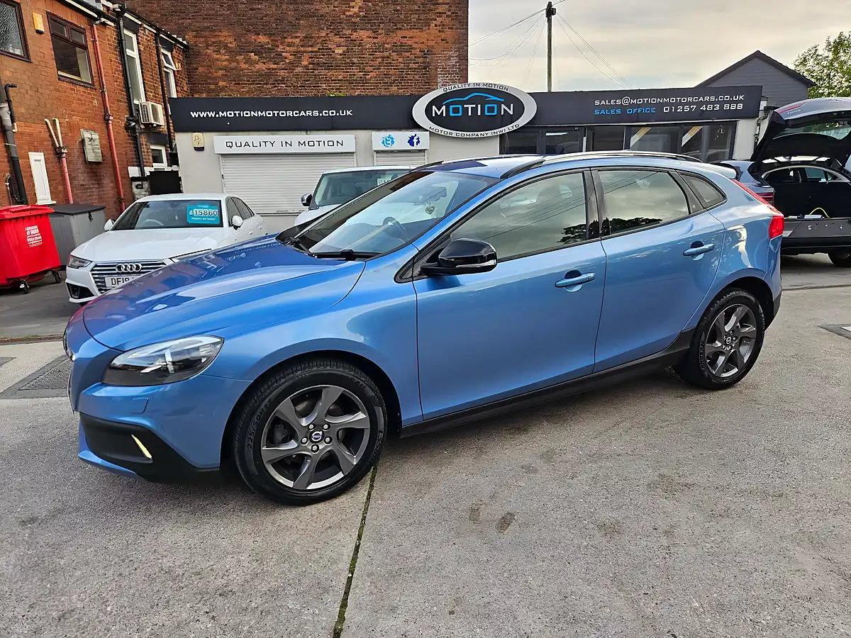 Used 2014 Volvo V40 Cross Country Luxury Power Blue - Interior and Exterior details 4