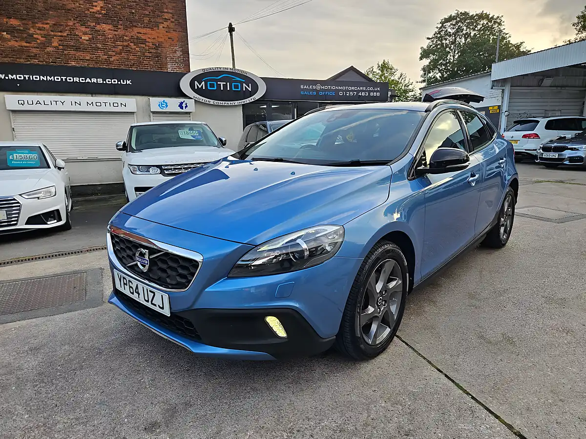 Used 2014 Volvo V40 Cross Country Luxury Power Blue - Interior and Exterior details 5