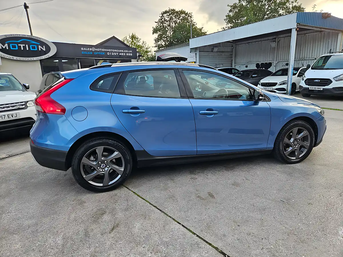 Used 2014 Volvo V40 Cross Country Luxury Power Blue - Interior and Exterior details 7