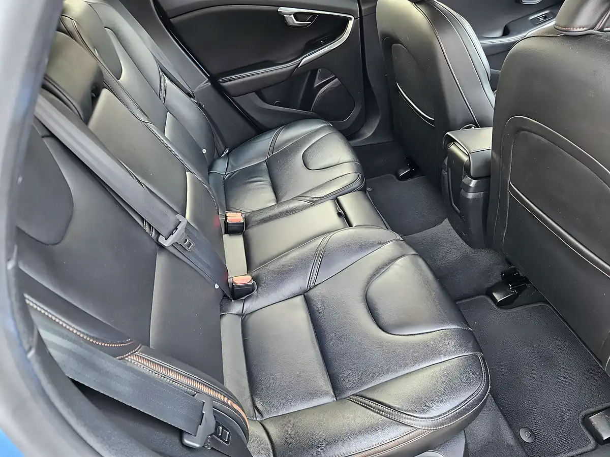 Used 2014 Volvo V40 Cross Country Luxury Power Blue - Interior and Exterior details 9