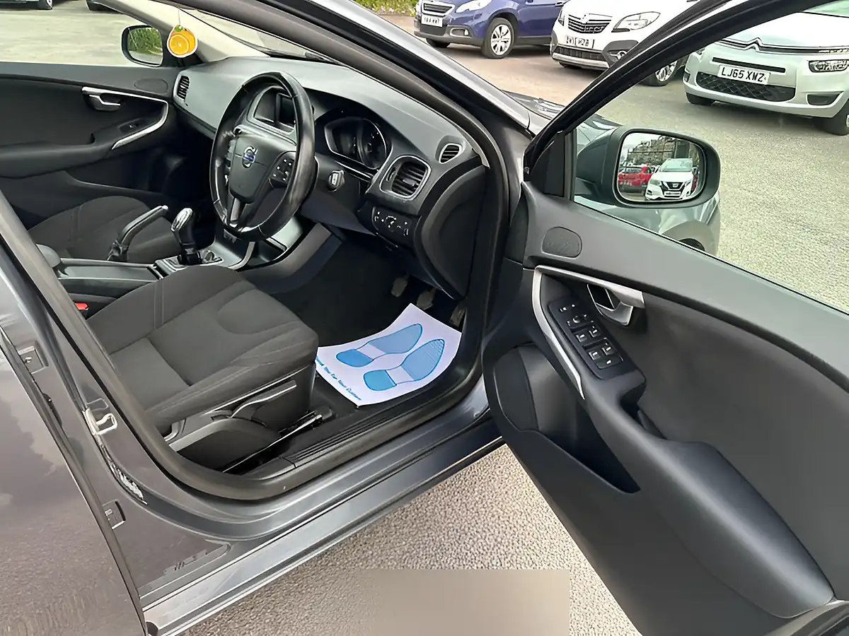 Used 2014 Volvo V40 Es Grey - Interior and Exterior details 12