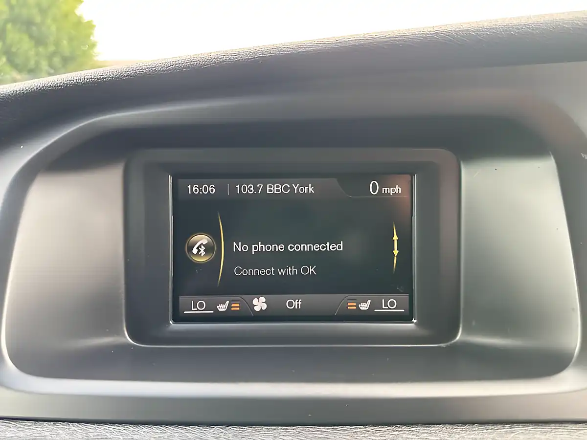 Used 2014 Volvo V40 Es Grey - Interior and Exterior details 15
