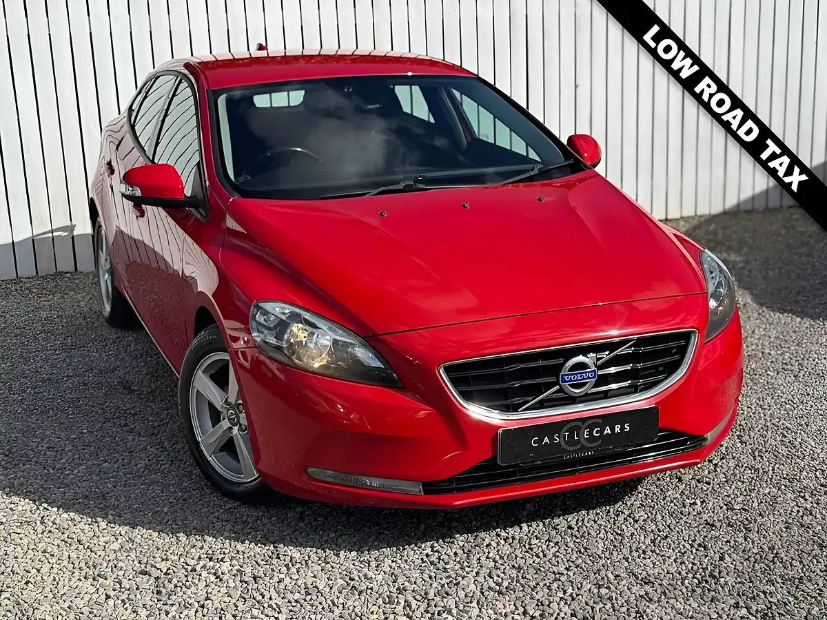 Used 2014 Volvo V40 Es Nav Red - Front View