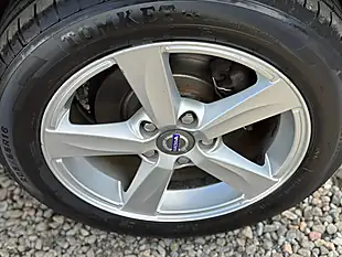 Used 2014 Volvo V40 Es Nav Red - Interior and Exterior details 14