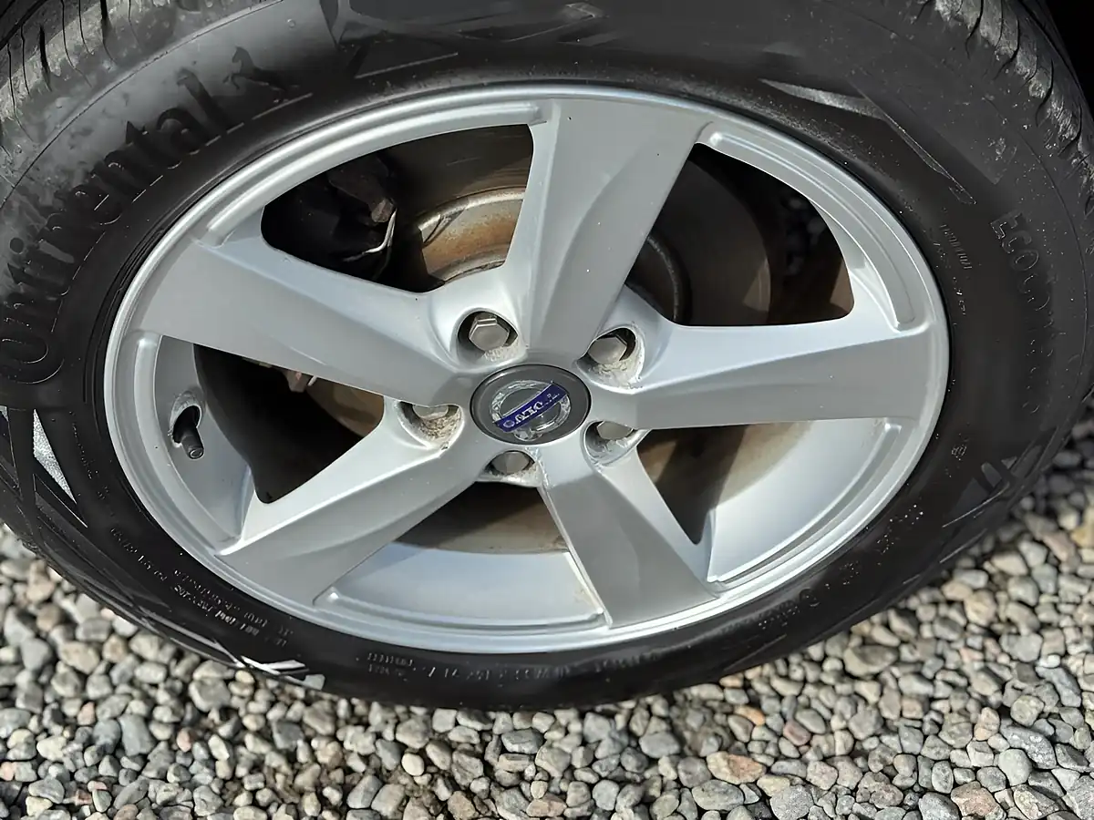 Used 2014 Volvo V40 Es Nav Red - Interior and Exterior details 15
