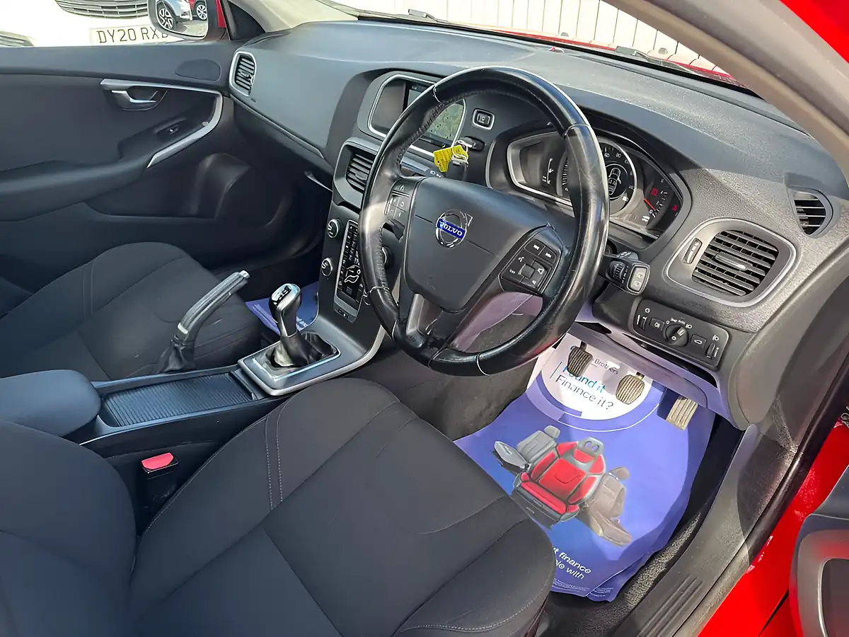 Used 2014 Volvo V40 Es Nav Red - Interior and Exterior details 17