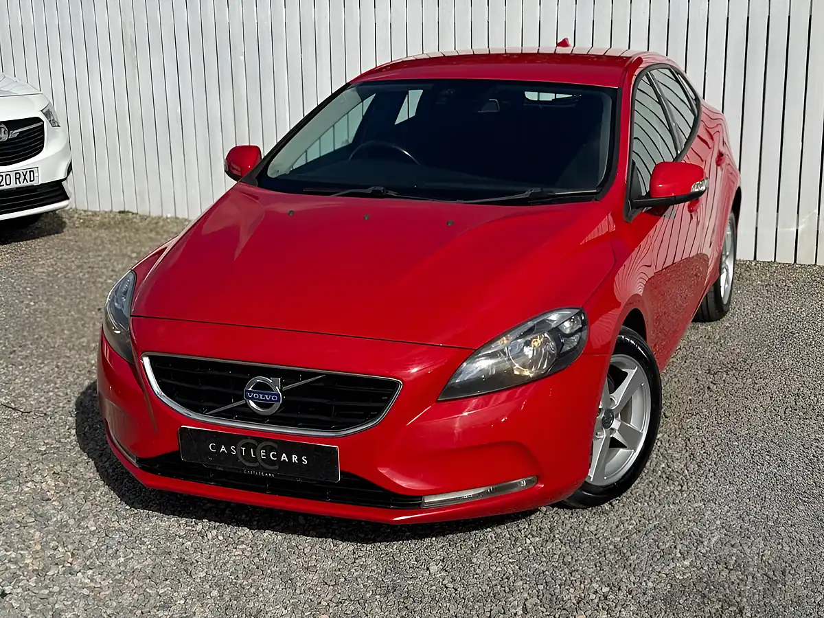Used 2014 Volvo V40 Es Nav Red - Interior and Exterior details 2