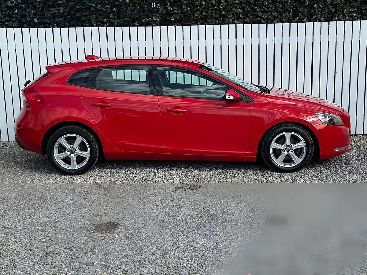 Used 2014 Volvo V40 Es Nav Red - Interior and Exterior details 7